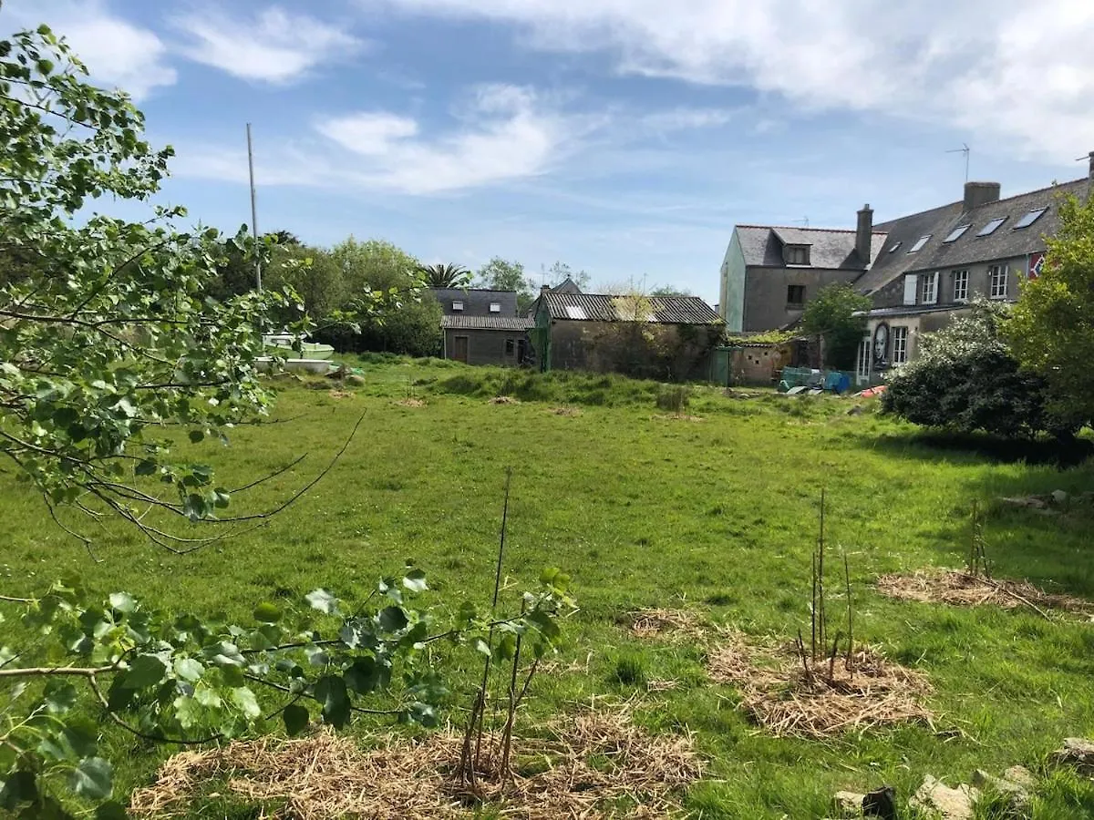 Ptit Gite Du Mouton Pecheur, A 2 Pas De La Plage Penmarcʼh 0*,  France